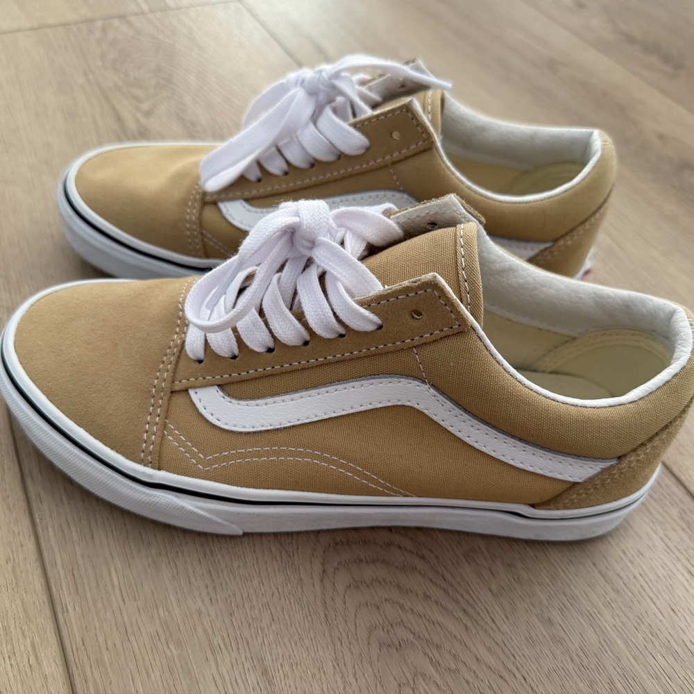 Vans - Picture 2 of 4